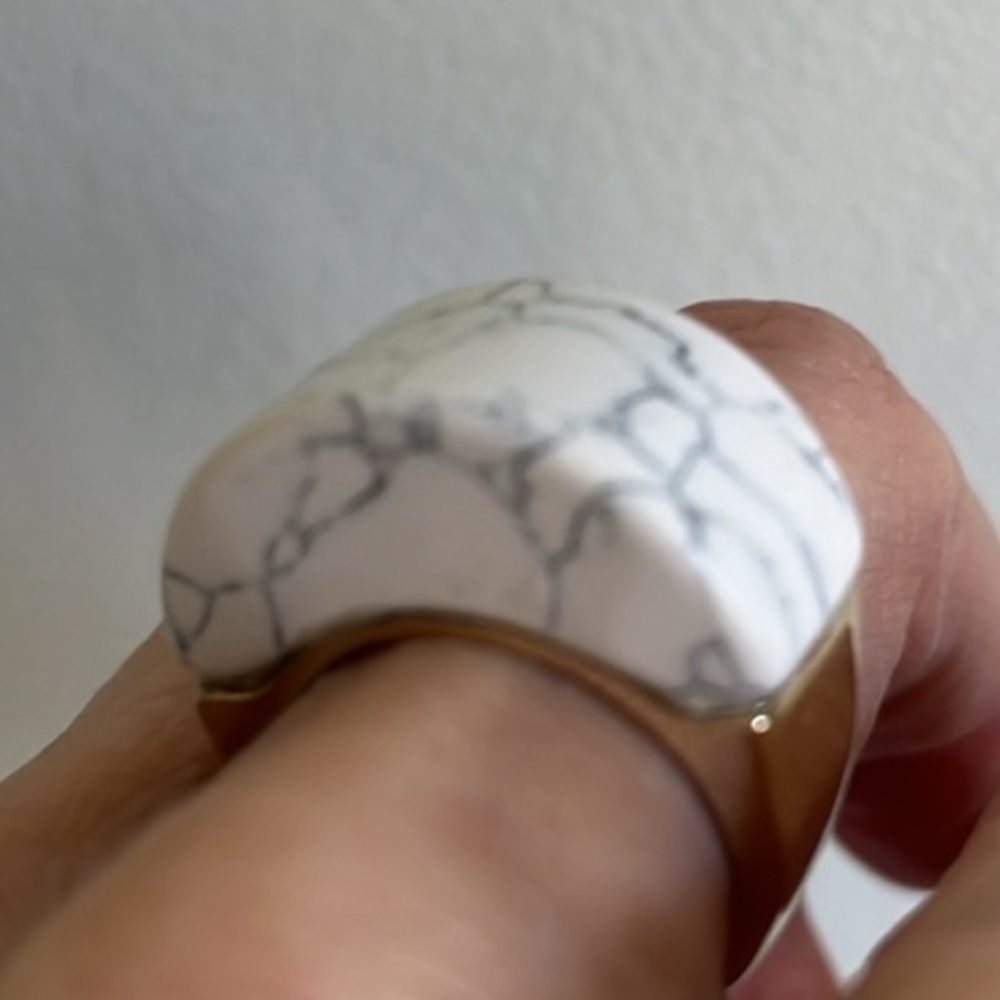 Marble Gold Tone Ring - Picture 2 of 6